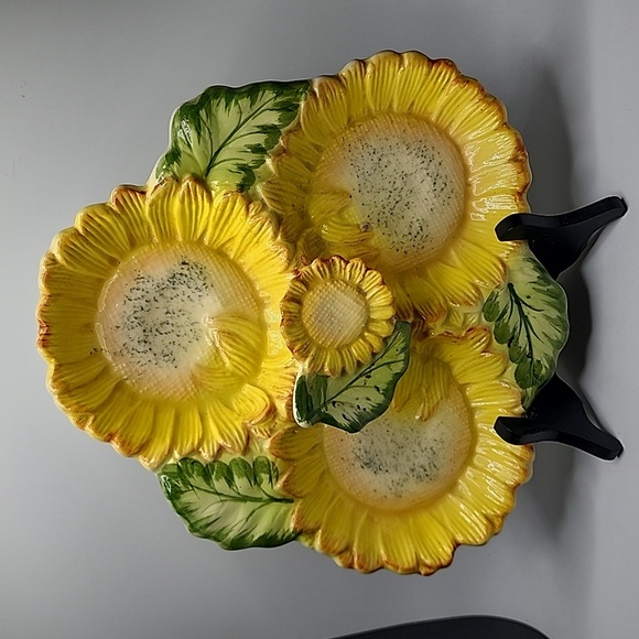 Other - Sunflower Divided Dish With Raised Center Handle Vintage
